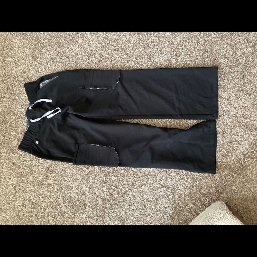Brand new black FIGS scrub pants